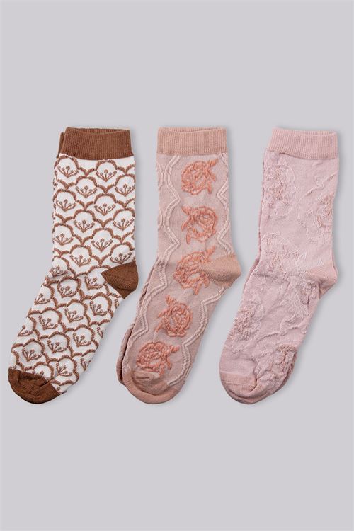 Women Embrossing Crew Socks 12